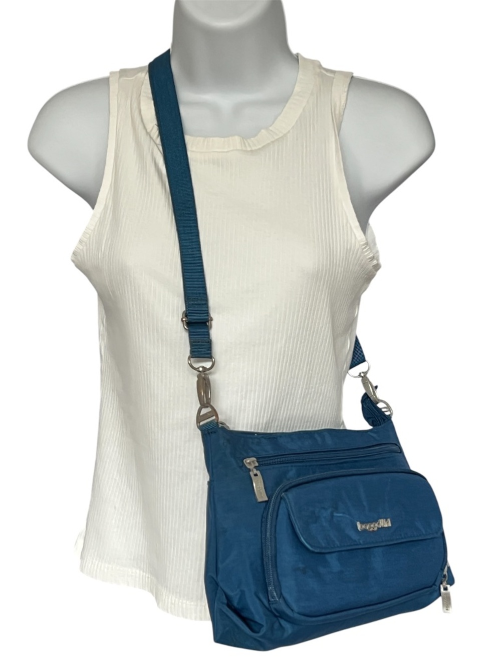 Baggallini Crossbody Bag Blue Lots of Pockets Back Magnetic Pouch